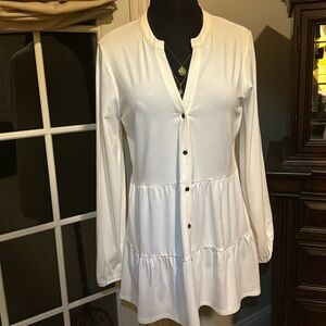 NWT Wonderly cream / off-white ruffle tier top w/bronze buttons - Size Large